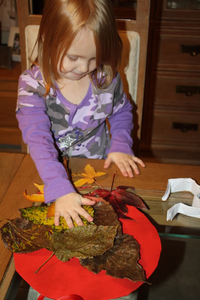 https://www.amylovesit.com/wp-content/uploads/2009/11/069.jpg Gather leaves from your front yard!