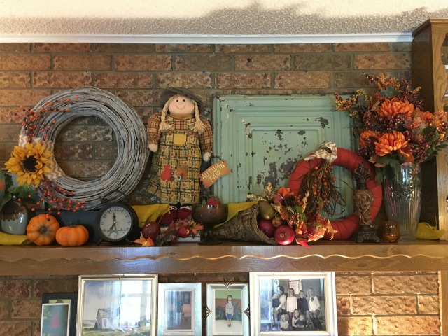 Fall Mantel 2016 | AmyLovesIt.com