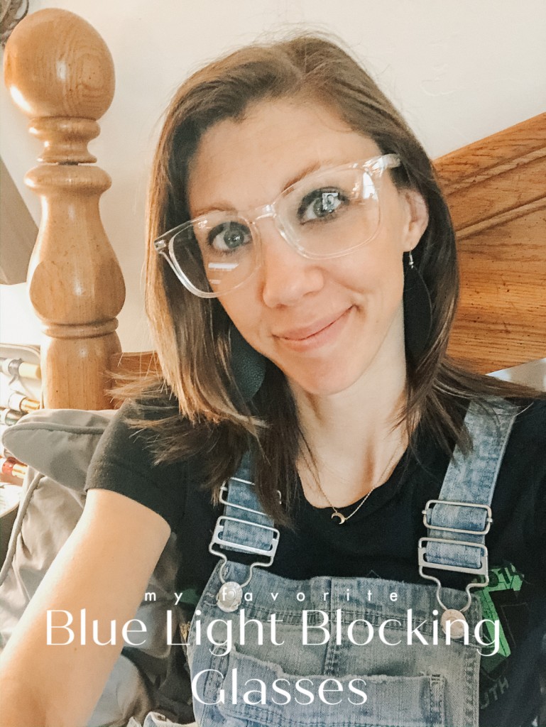 My fave blue light blocking glasses || amylovesit.com